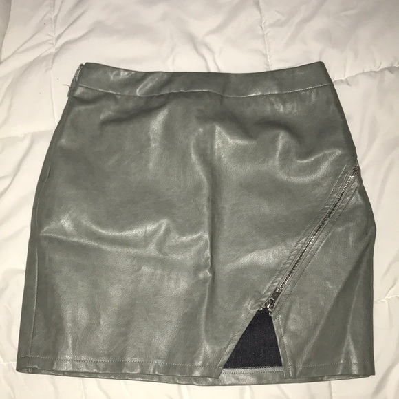 LF Dresses & Skirts - LF grey leather zip skirt